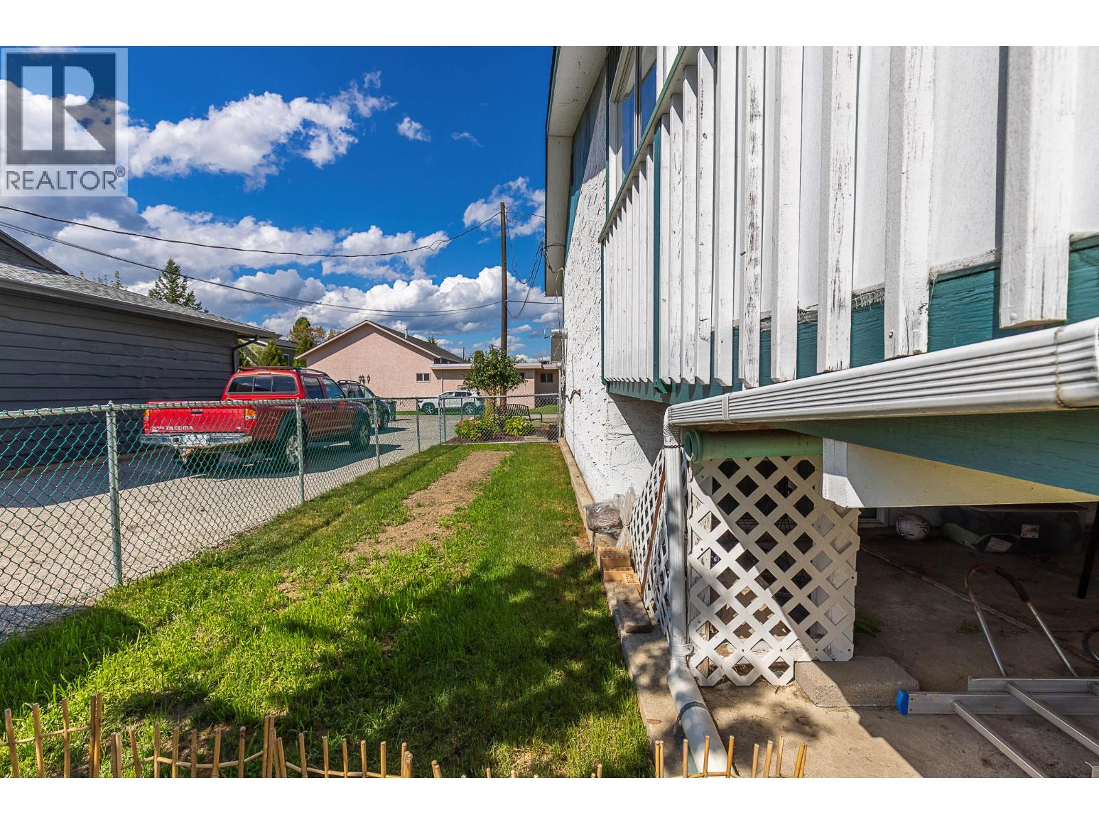 3735 Patten Crescent, Armstrong