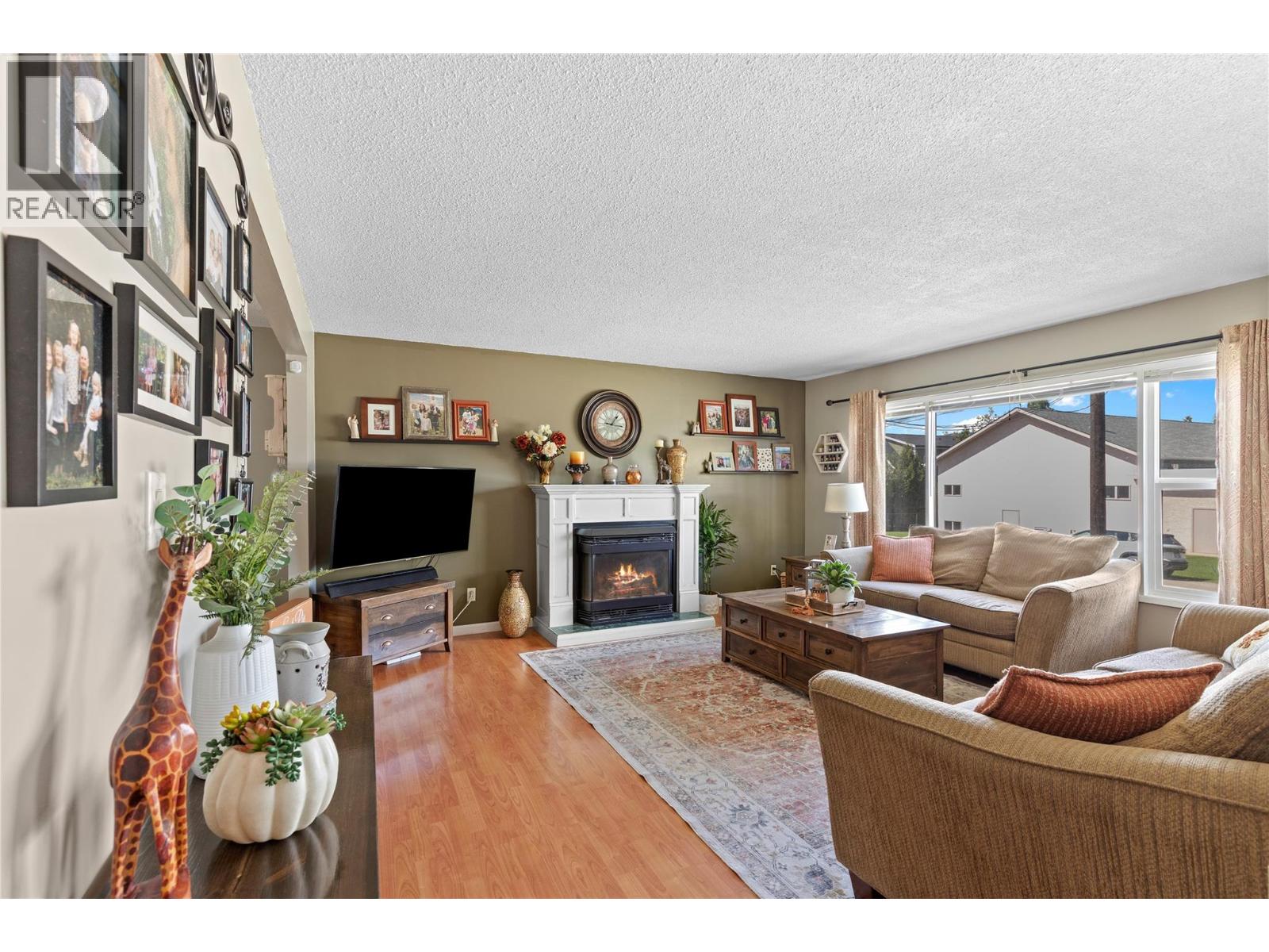 3735 Patten Crescent, Armstrong