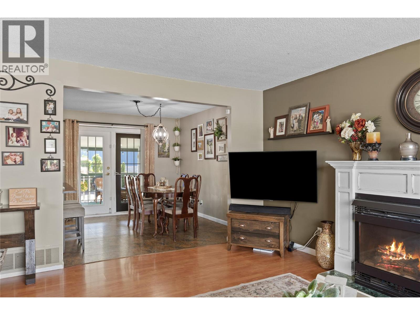 3735 Patten Crescent, Armstrong