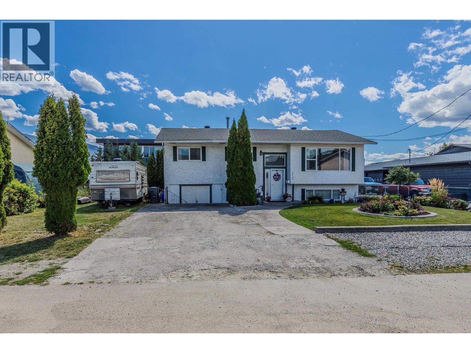 3735 Patten Crescent, Armstrong