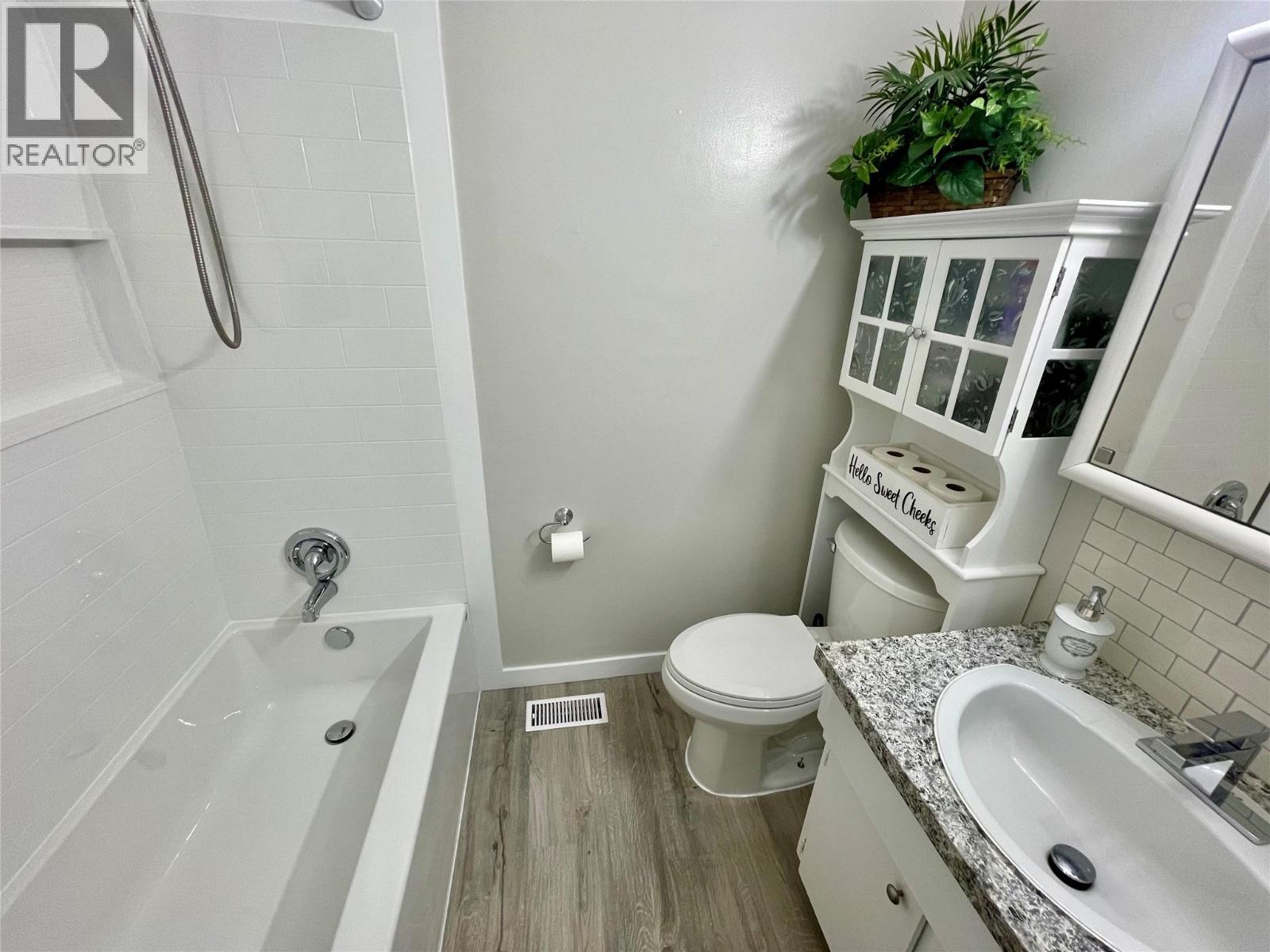 3735 Patten Crescent, Armstrong