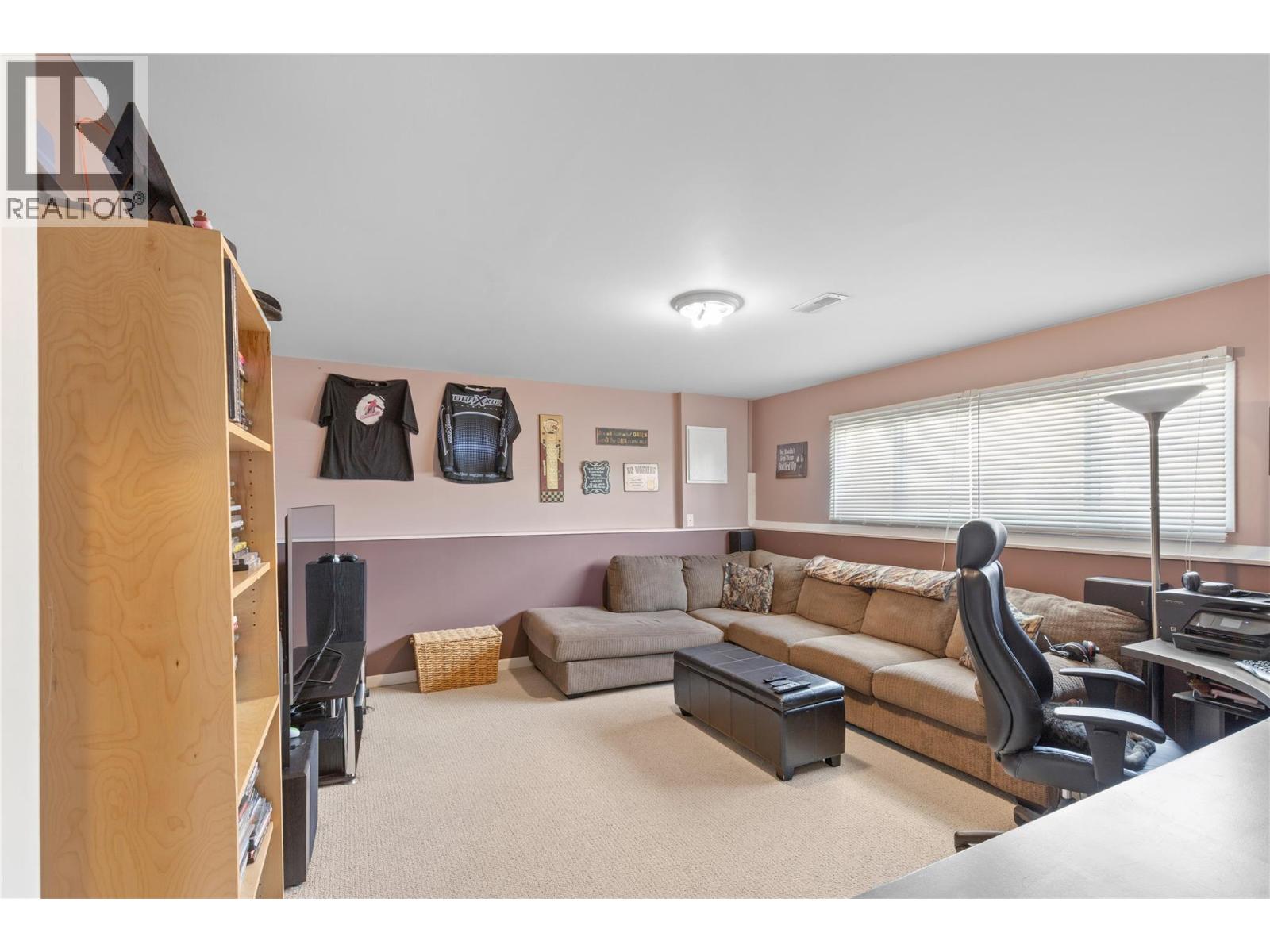 3735 Patten Crescent, Armstrong
