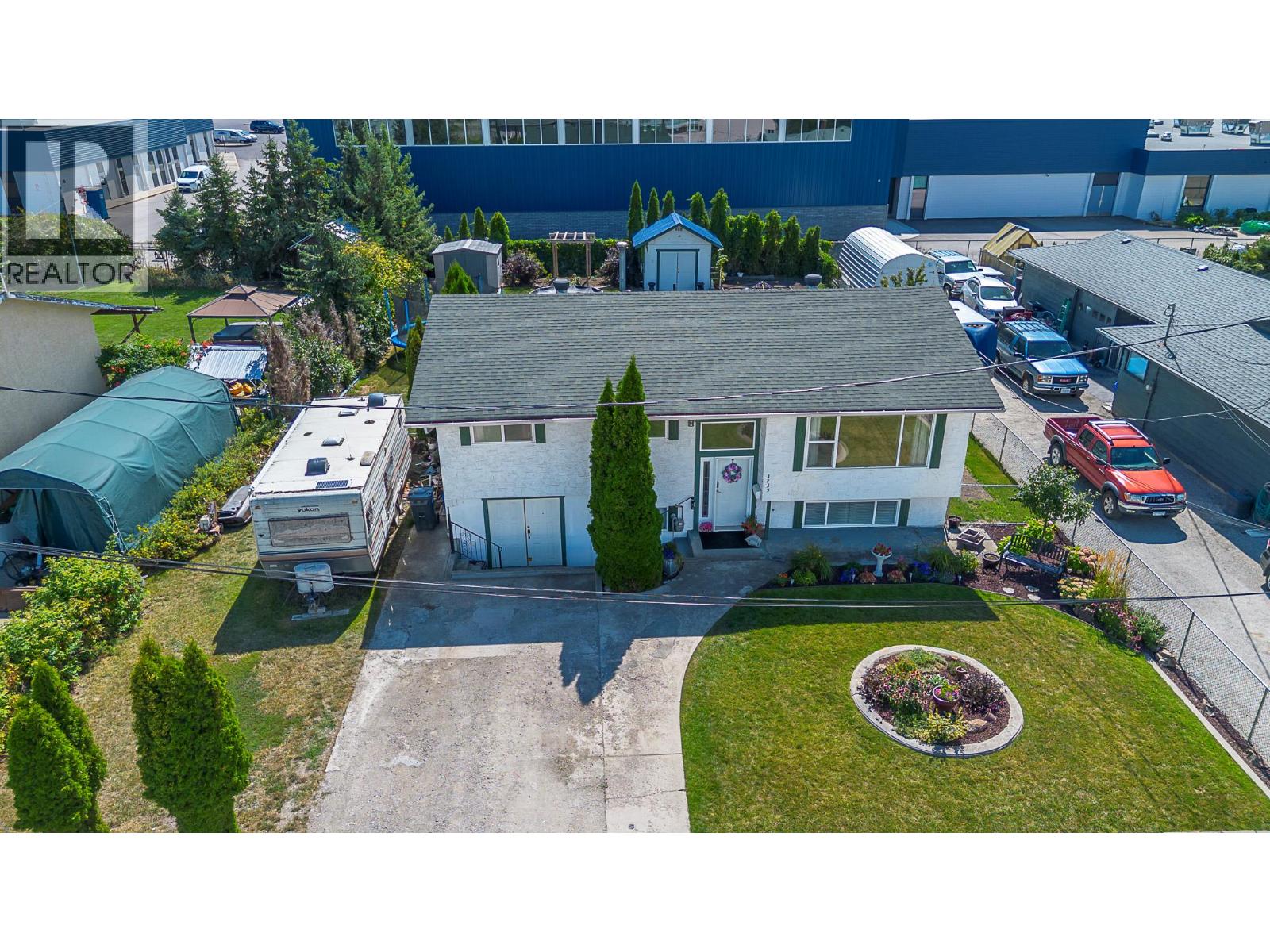3735 Patten Crescent, Armstrong