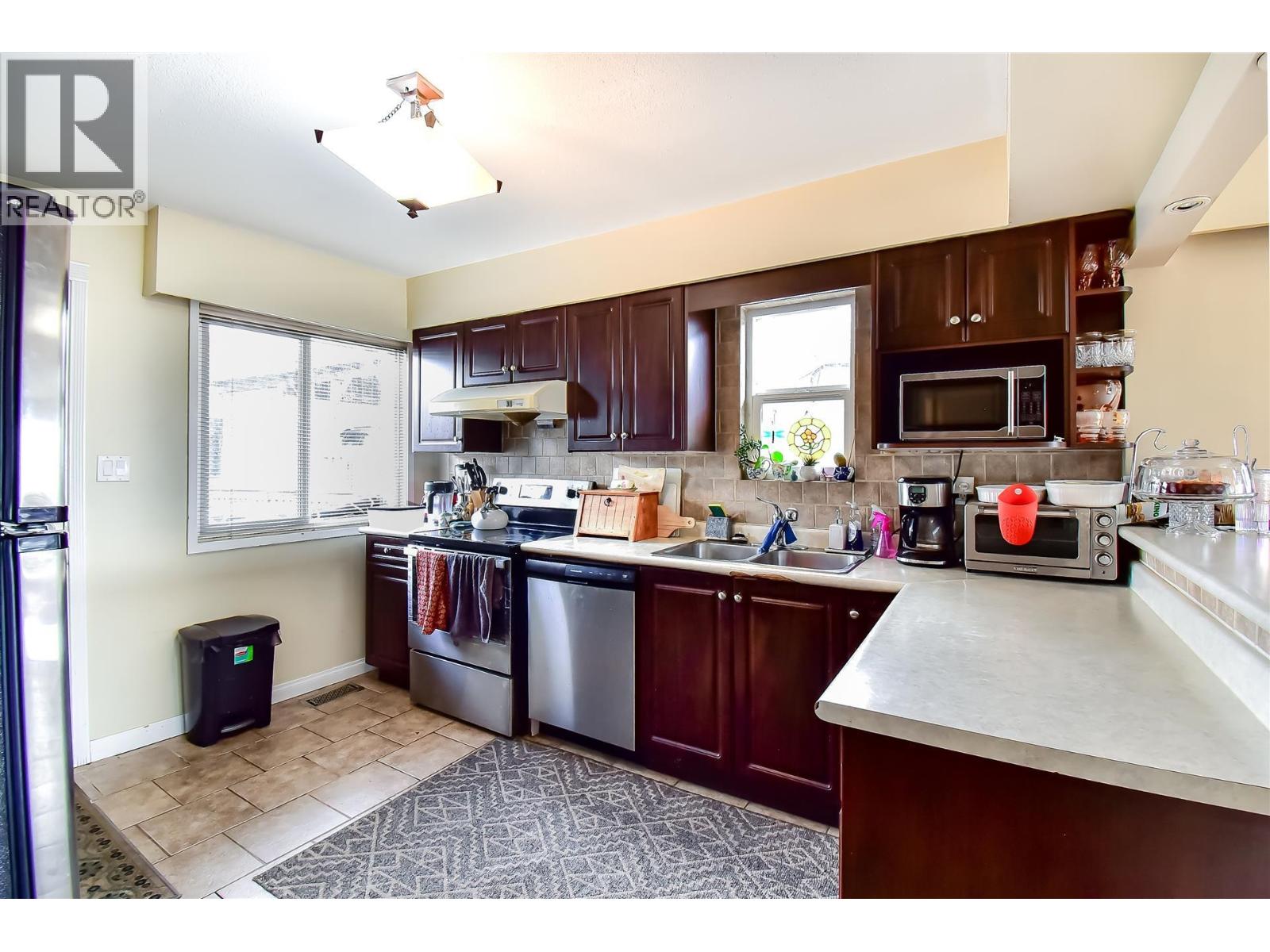 5477 PORTLAND STREET, Burnaby