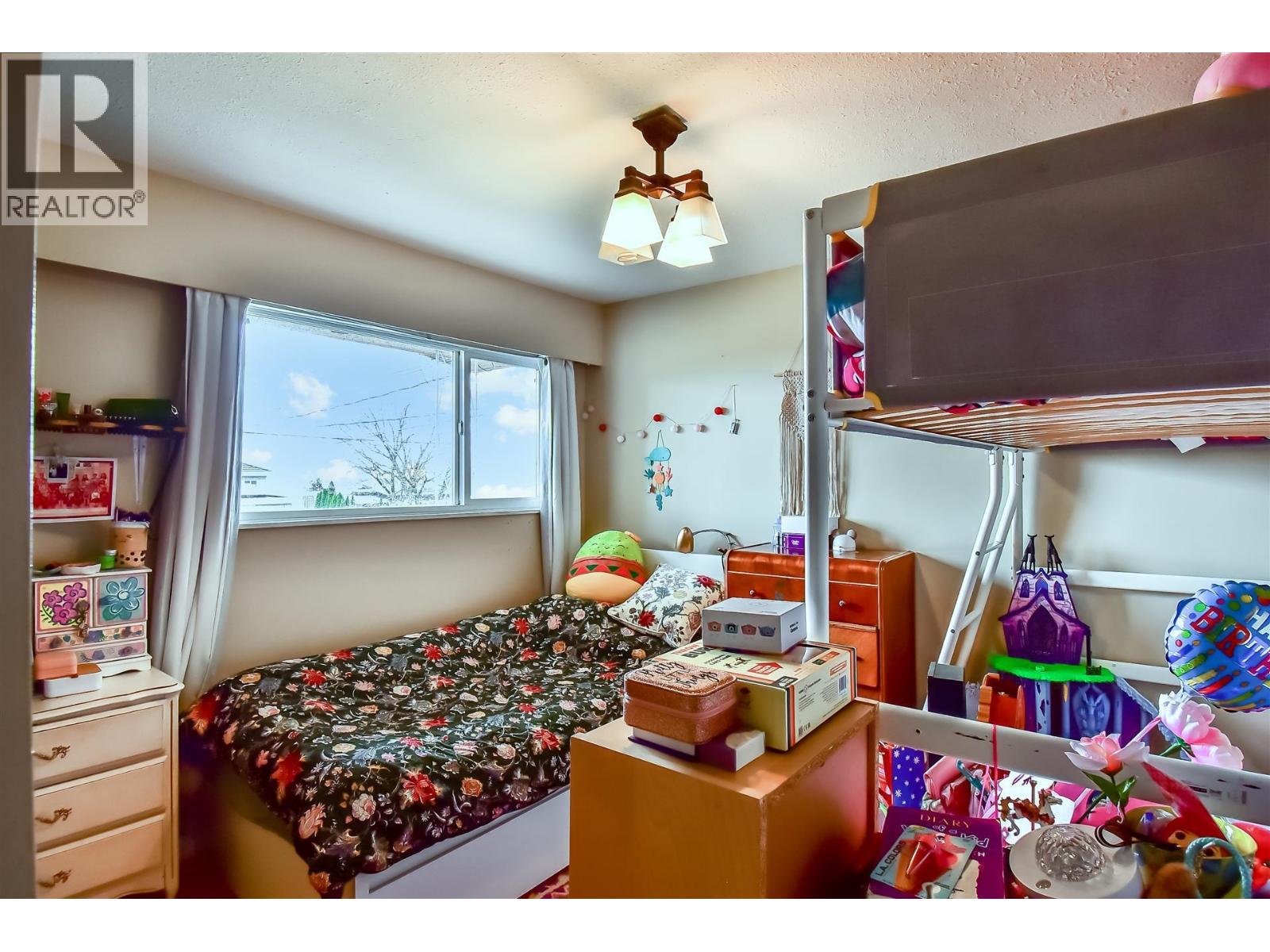 5477 PORTLAND STREET, Burnaby