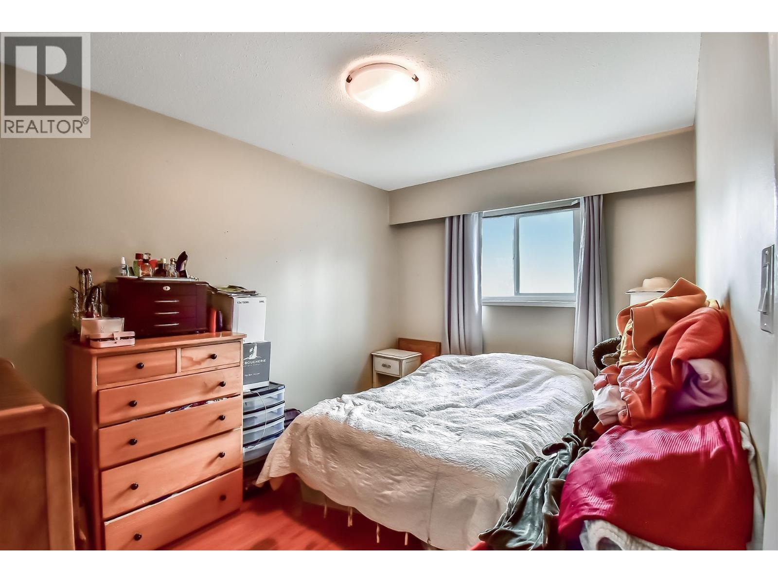 5477 PORTLAND STREET, Burnaby