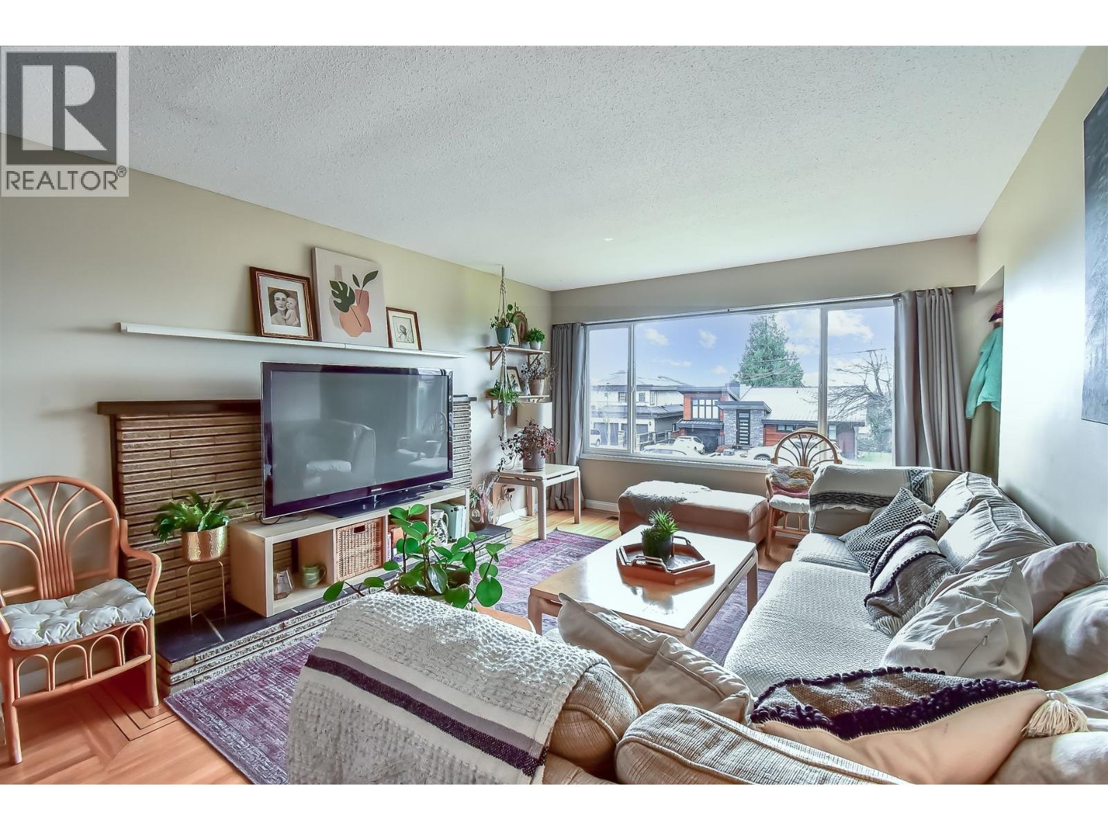 5477 PORTLAND STREET, Burnaby