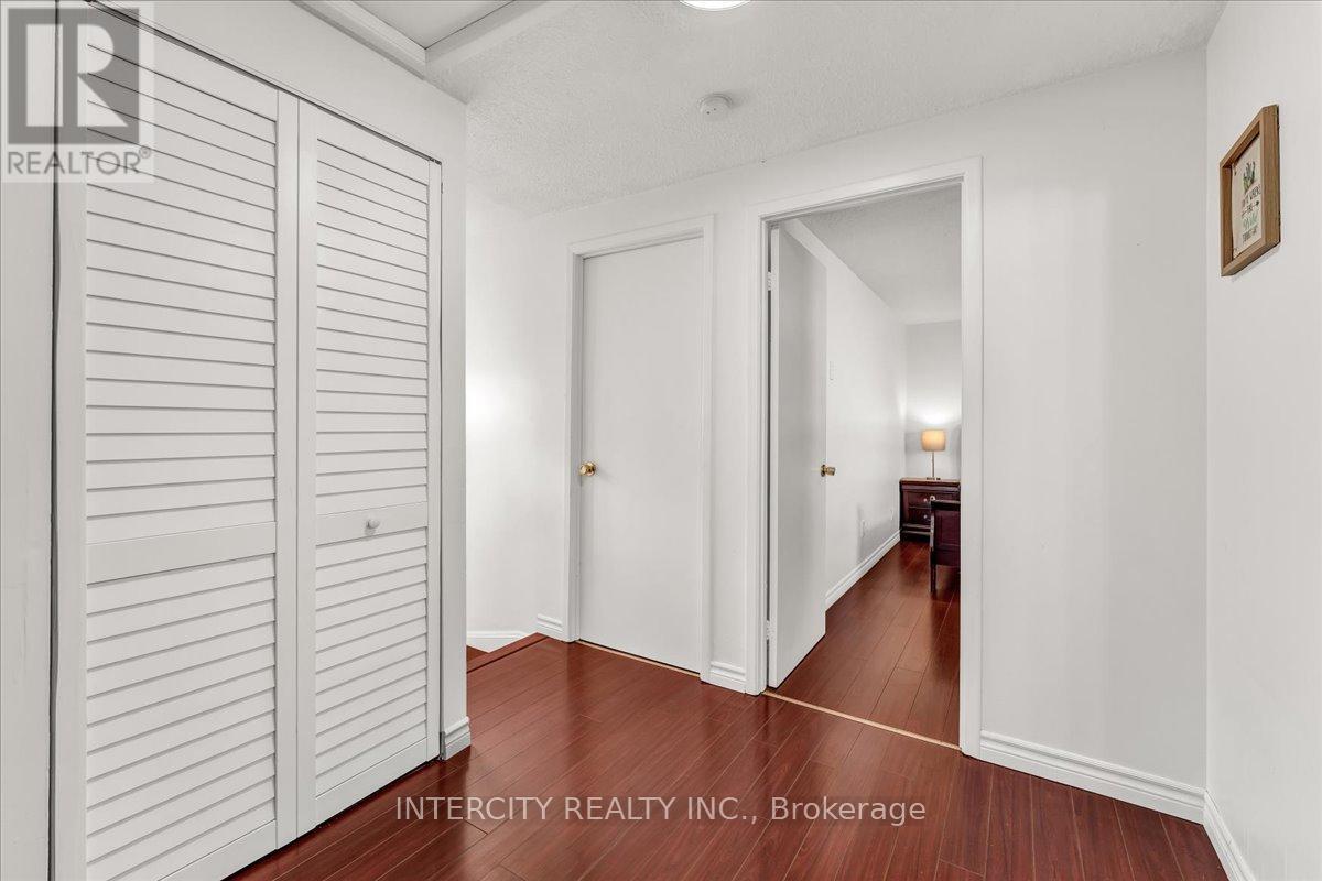 6 HEDLEY COURT - 18