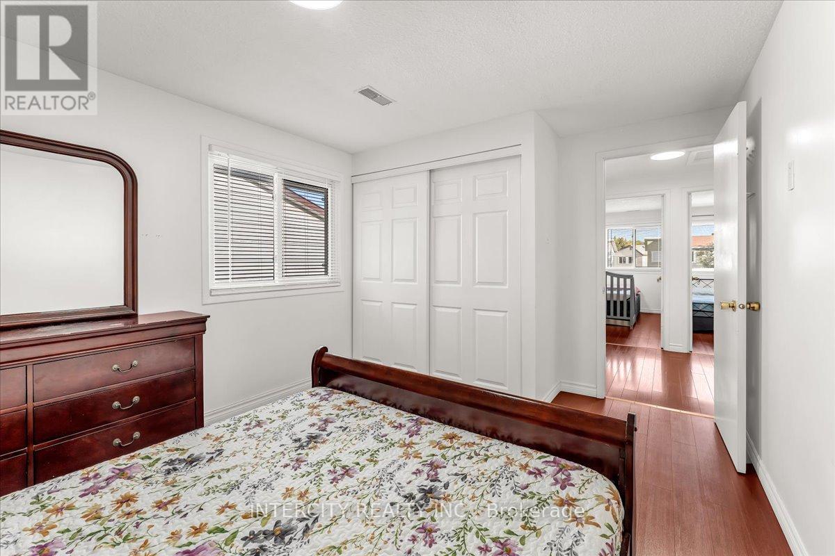 6 HEDLEY COURT - 20