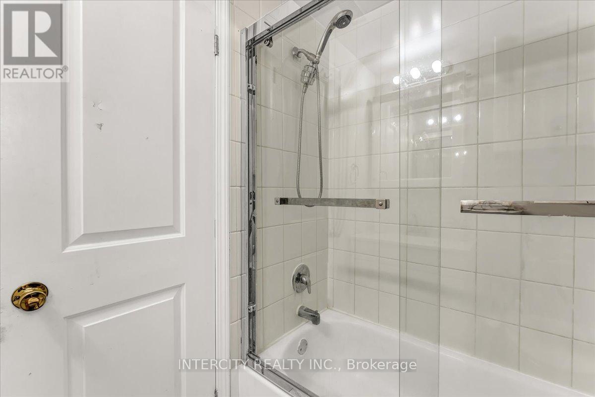 6 HEDLEY COURT - 27