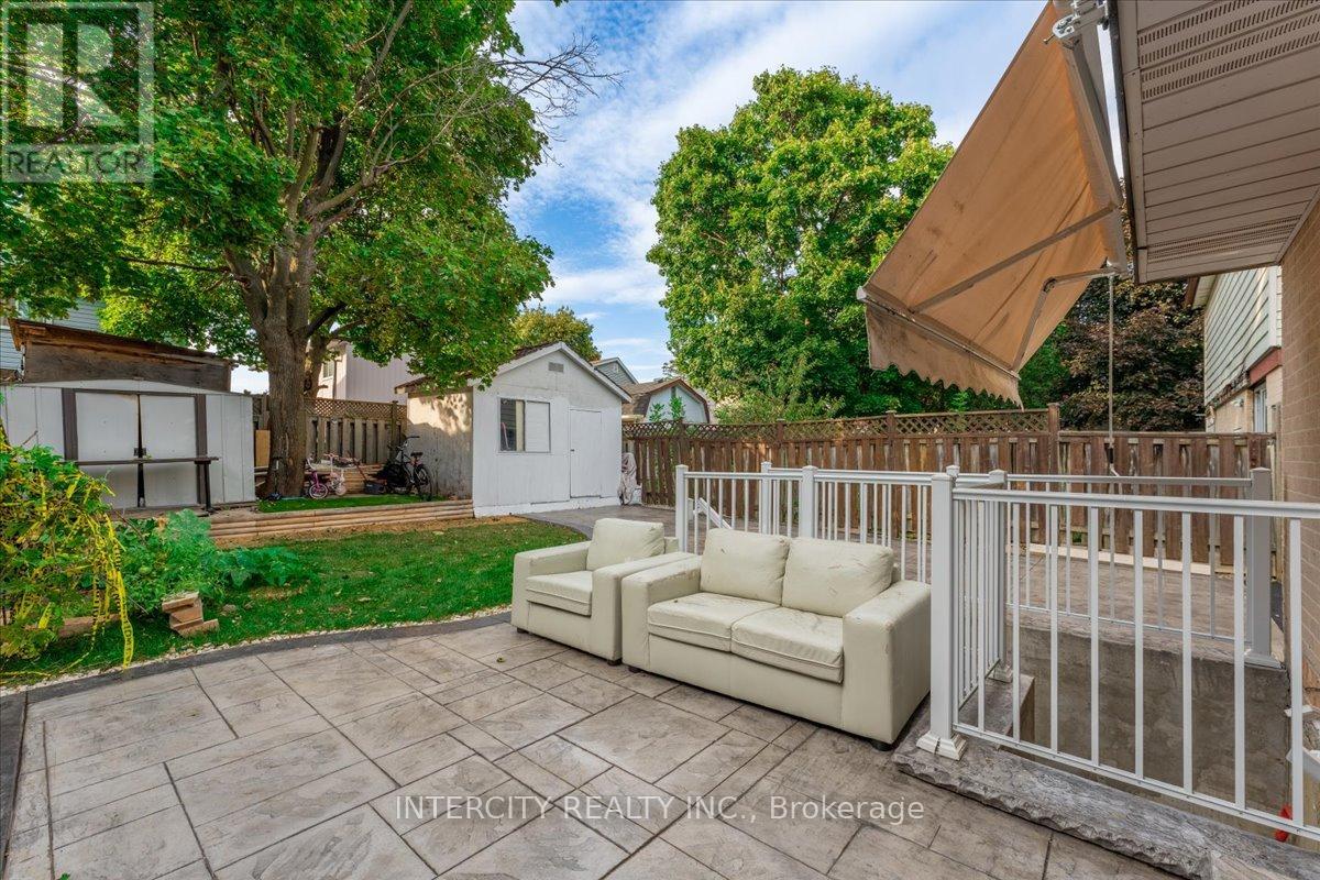 6 HEDLEY COURT - 39