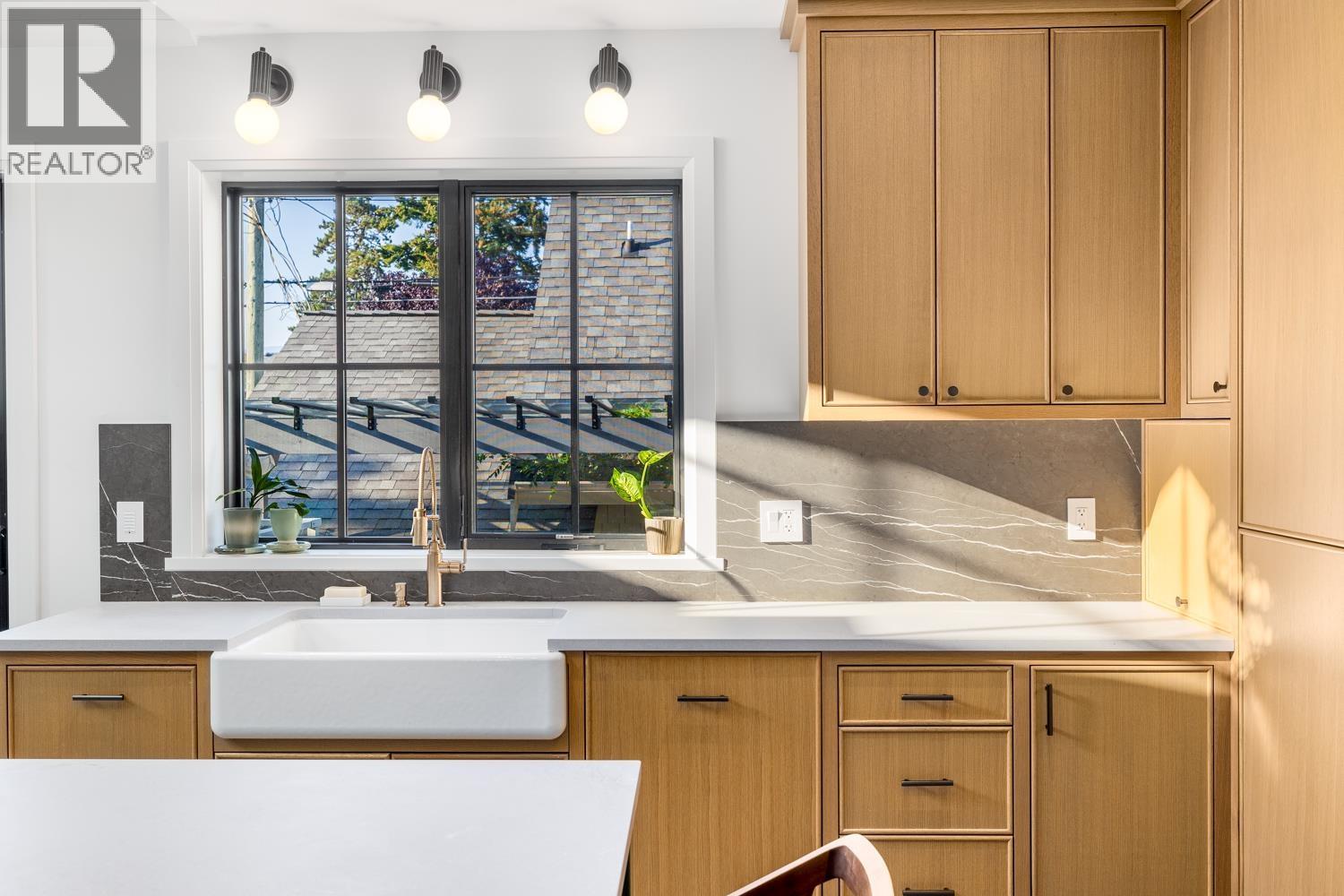 2023 W 36TH AVENUE, Vancouver
