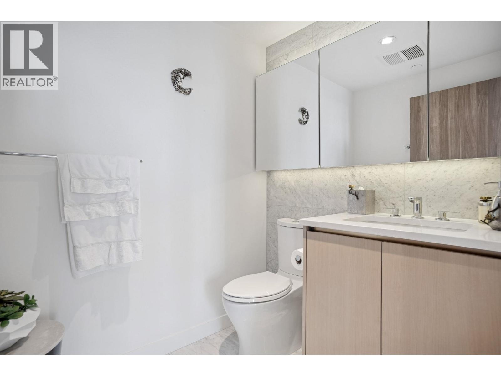 2618 89 NELSON STREET, Vancouver