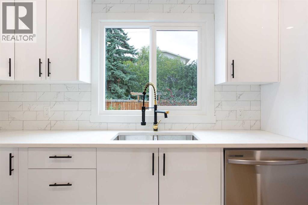 Single Family House for Sale in  Hawkwood Crescent NW Hawkwood Calgary 