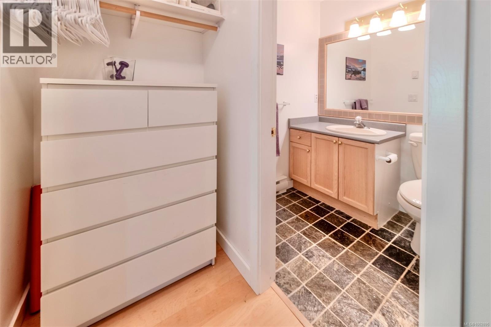 6 624 Campbell St, Tofino
