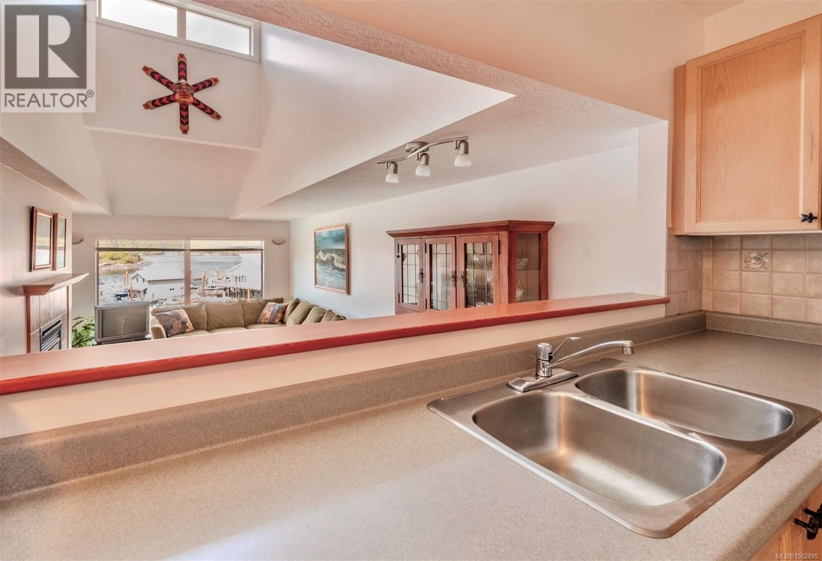 6 624 Campbell St, Tofino