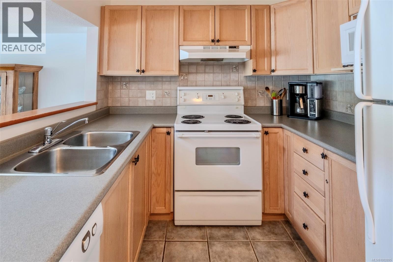 6 624 Campbell St, Tofino
