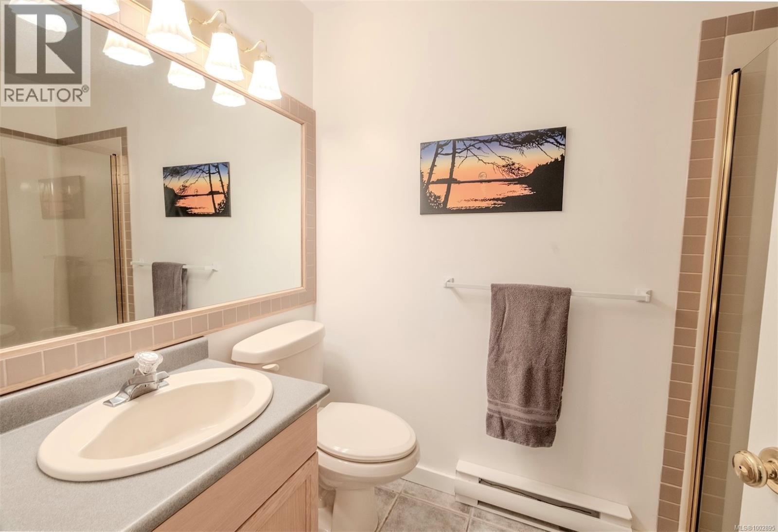 6 624 Campbell St, Tofino