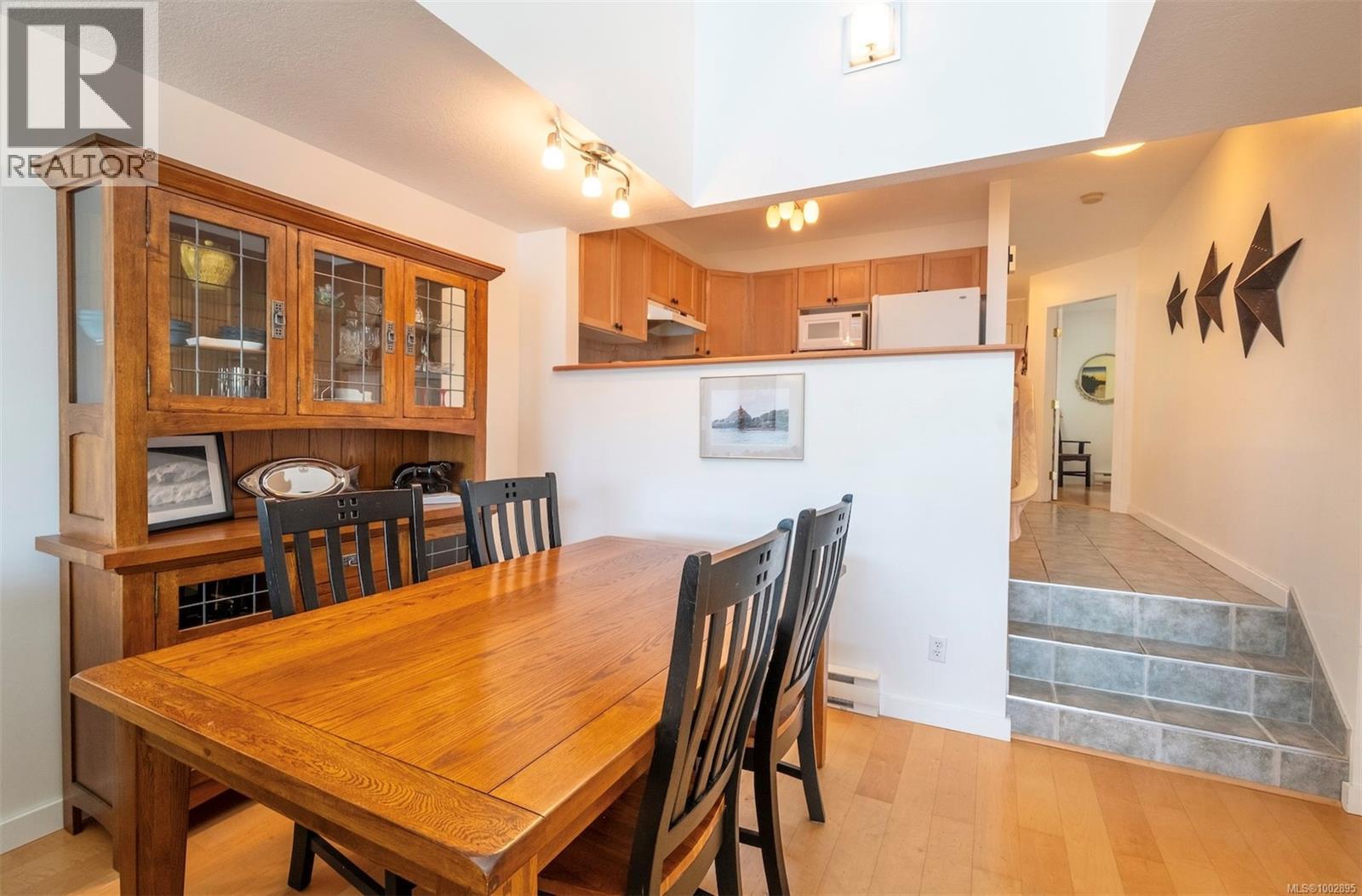 6 624 Campbell St, Tofino