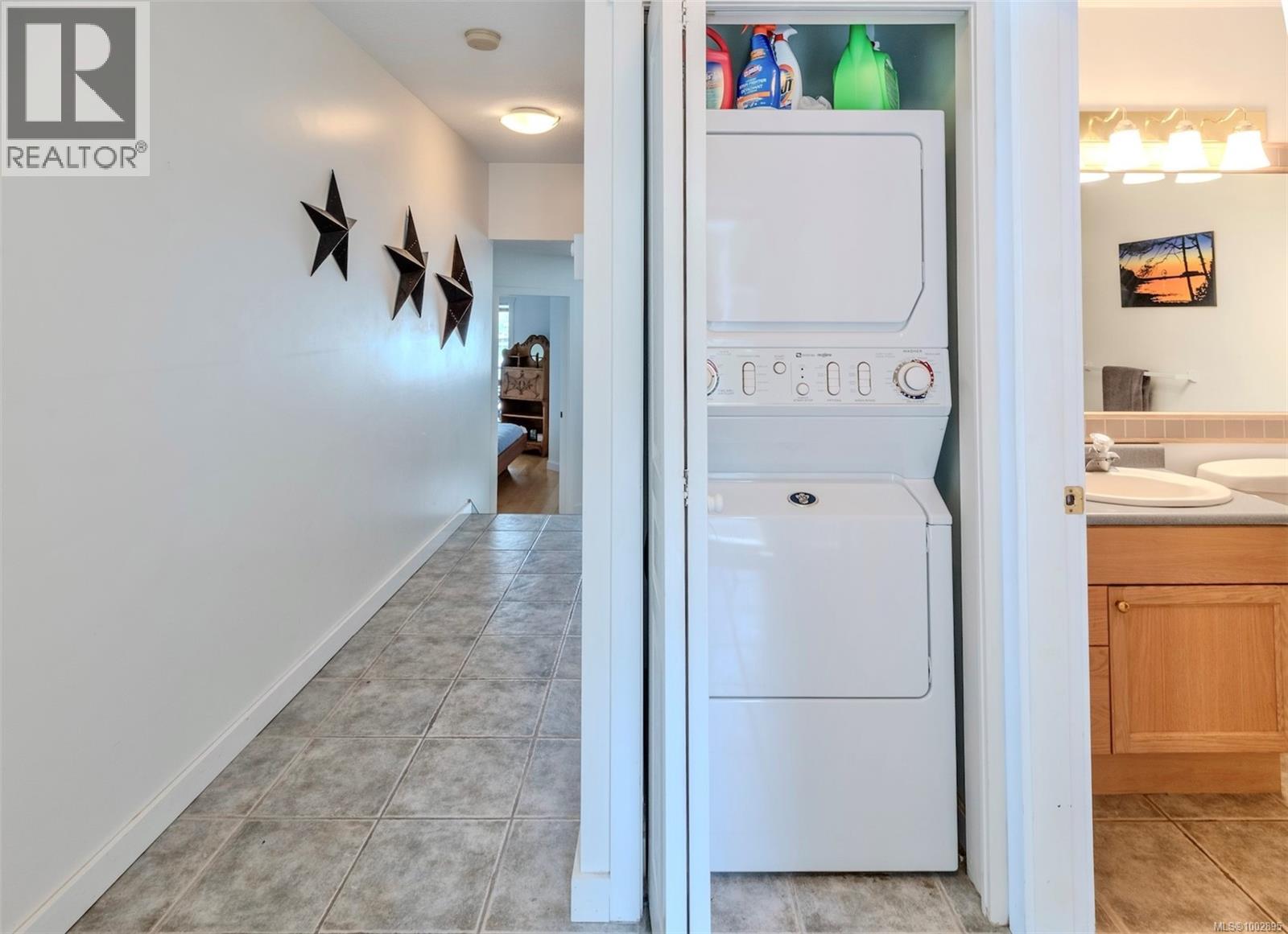 6 624 Campbell St, Tofino