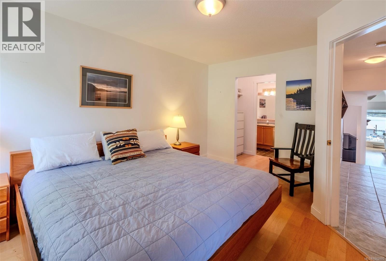 6 624 Campbell St, Tofino