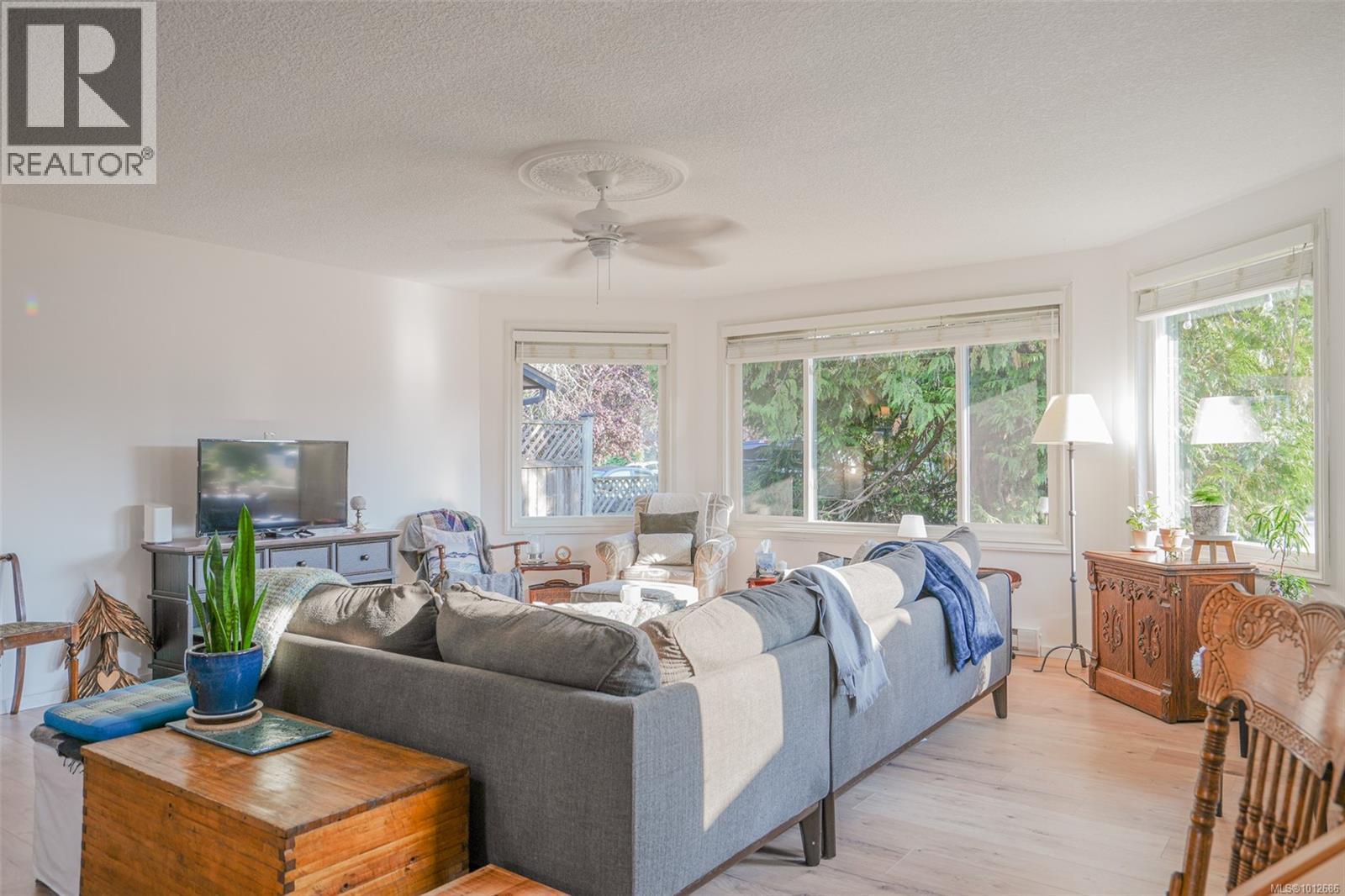 151 Cooper Pl, Parksville
