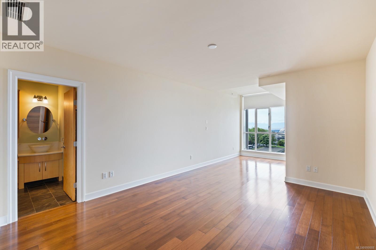821 21 Dallas Rd, Victoria