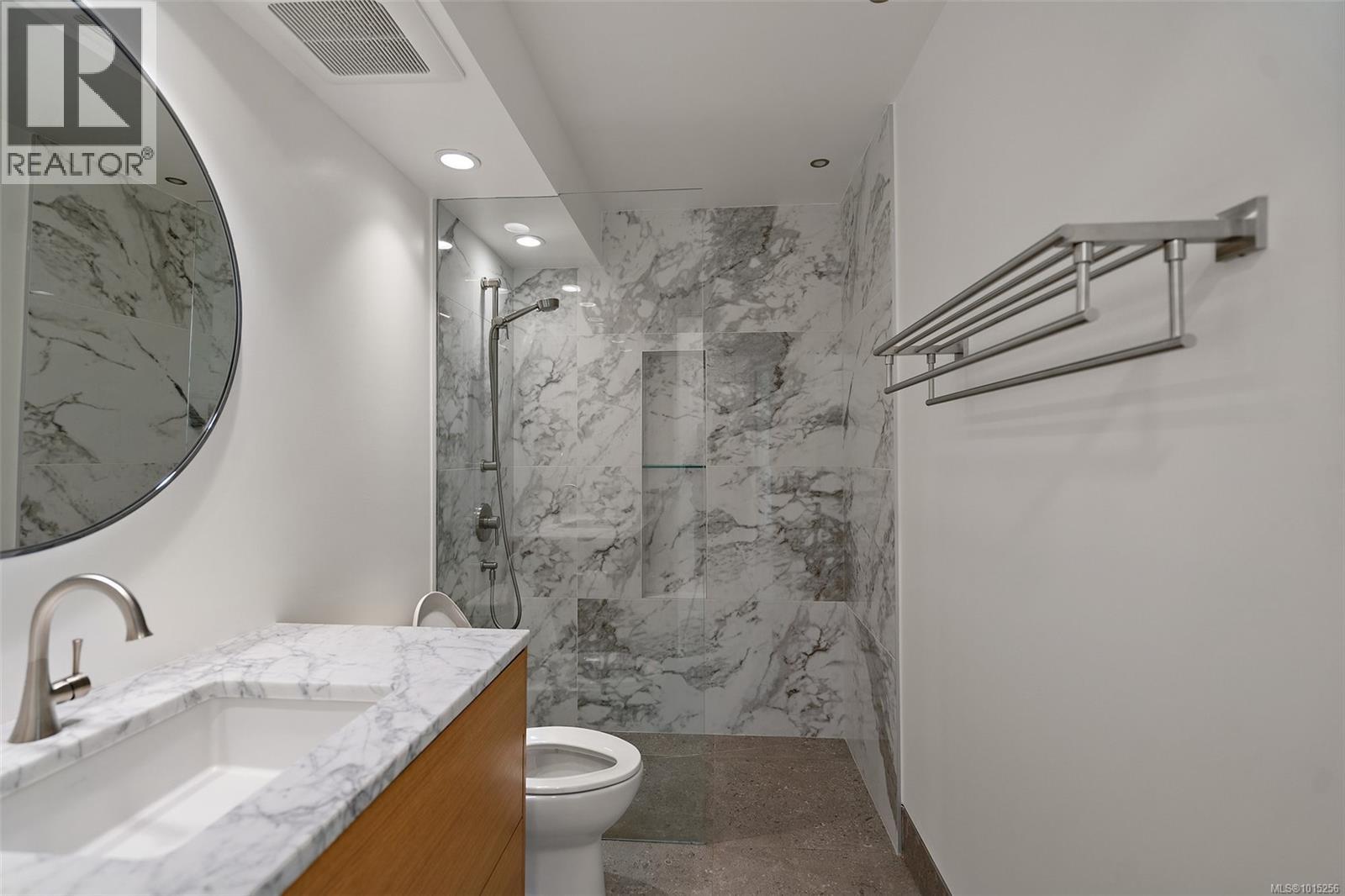 109 1370 Beach Drive, Oak Bay