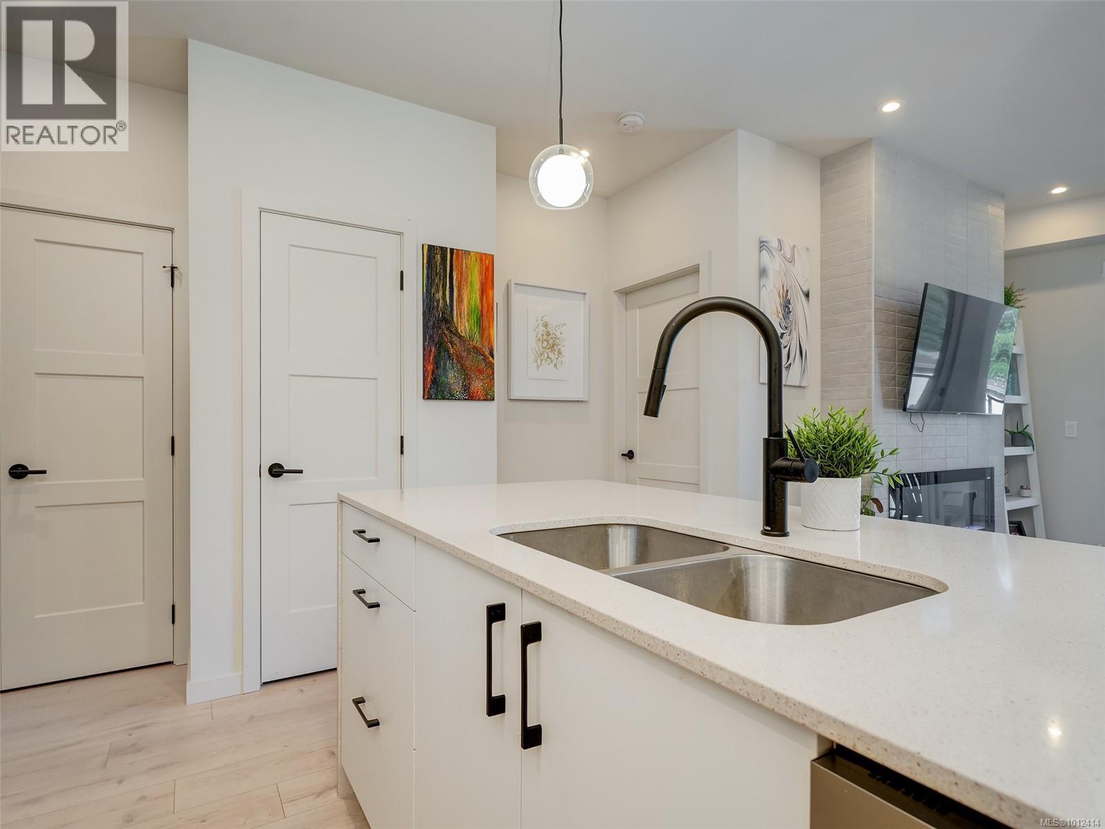 406 958 Pharoah Mews, Langford