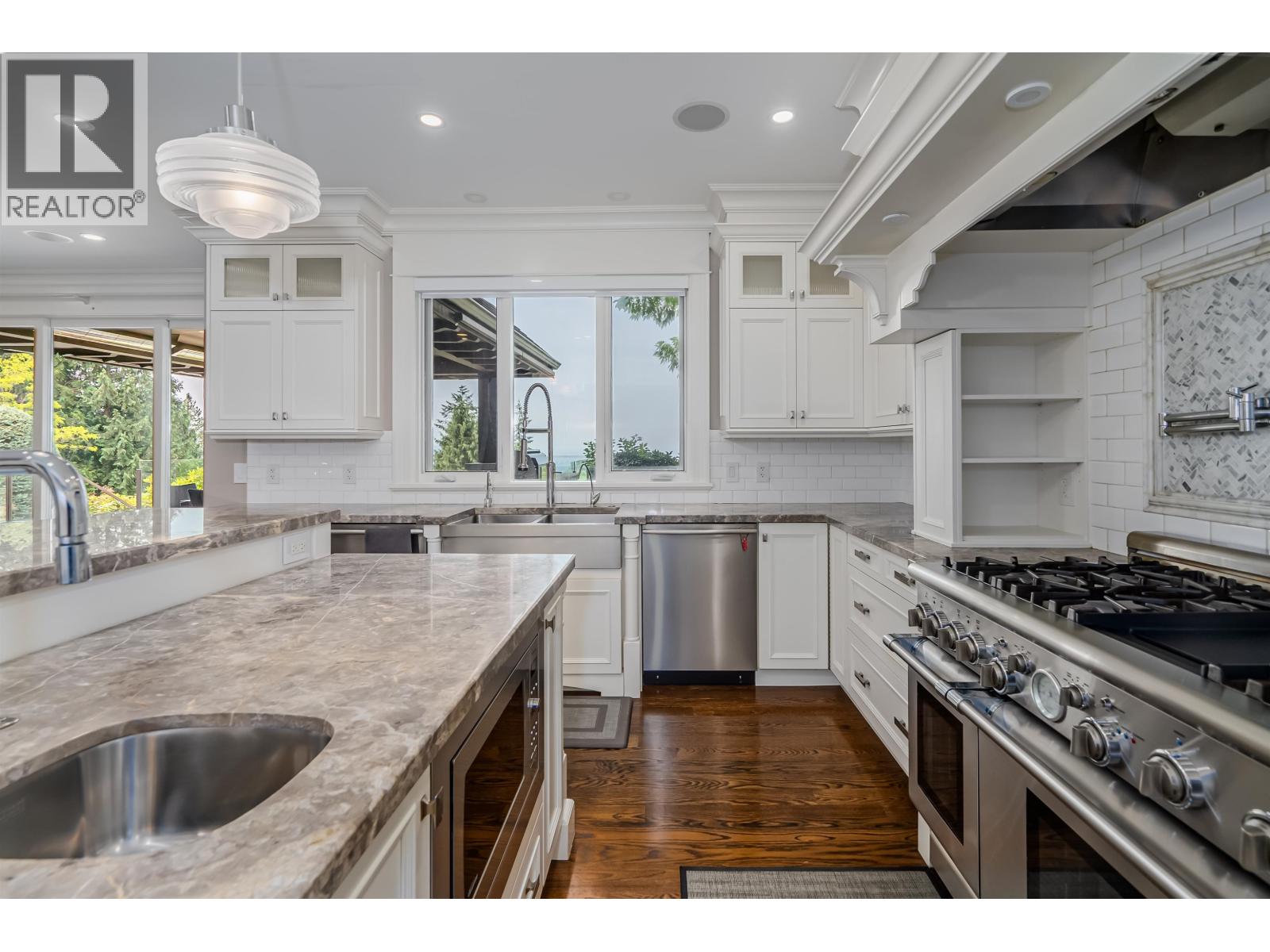 2638 QUEENS AVENUE, West Vancouver