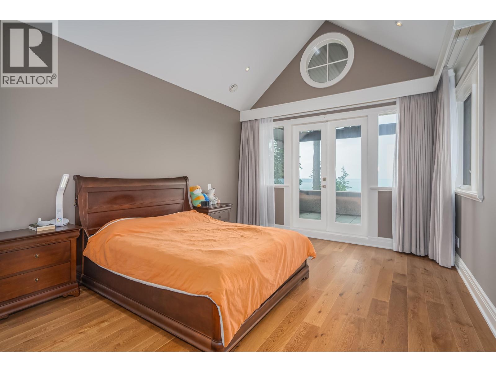 2638 QUEENS AVENUE, West Vancouver