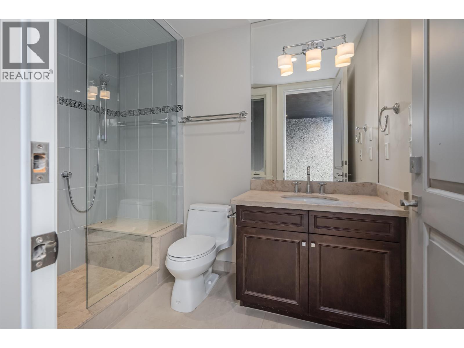 2638 QUEENS AVENUE, West Vancouver