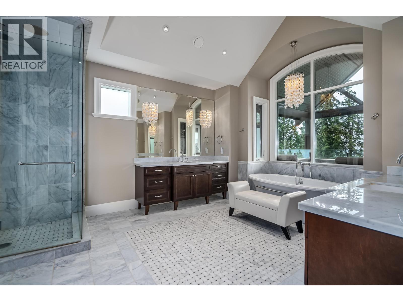 2638 QUEENS AVENUE, West Vancouver