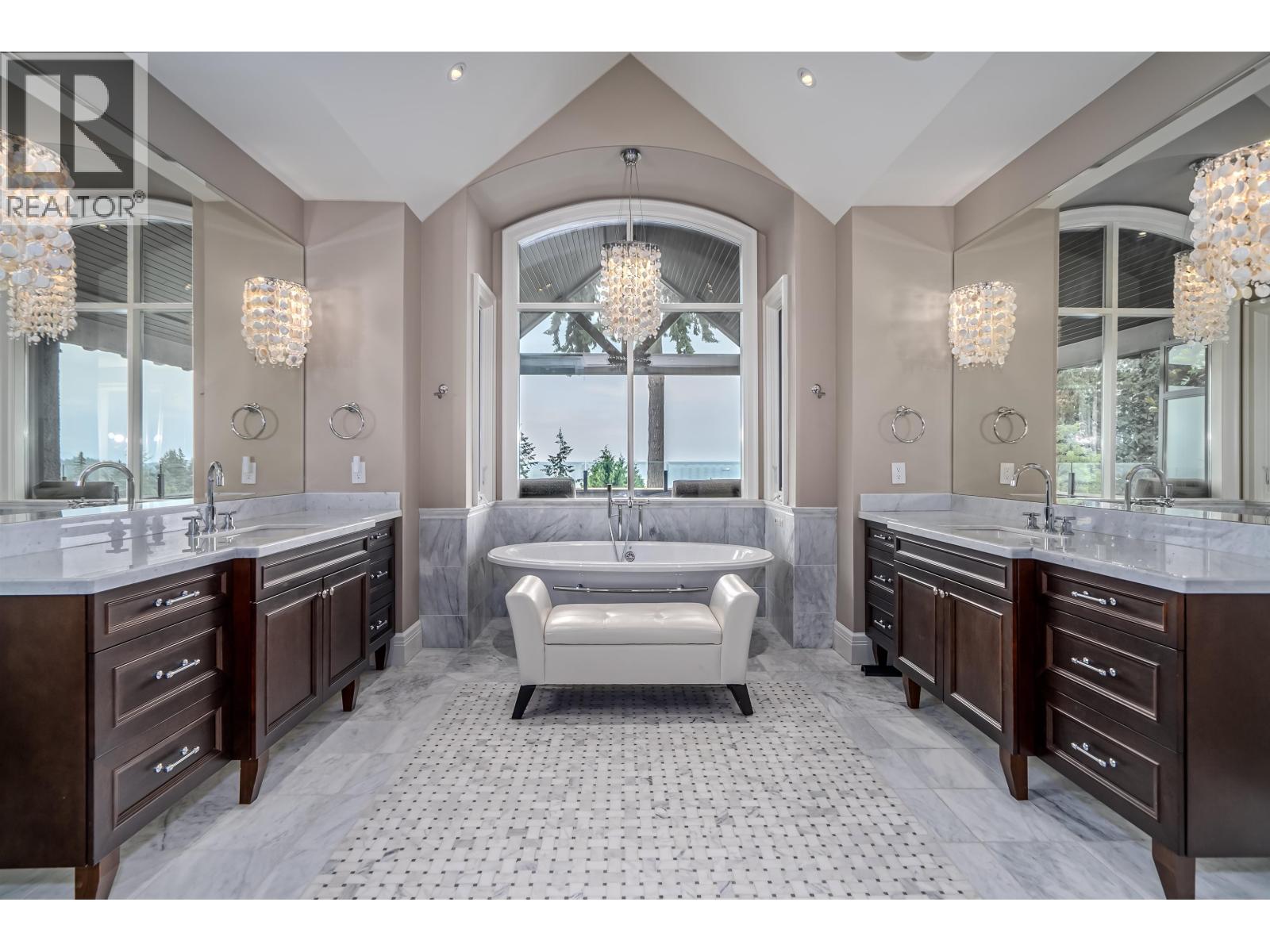 2638 QUEENS AVENUE, West Vancouver