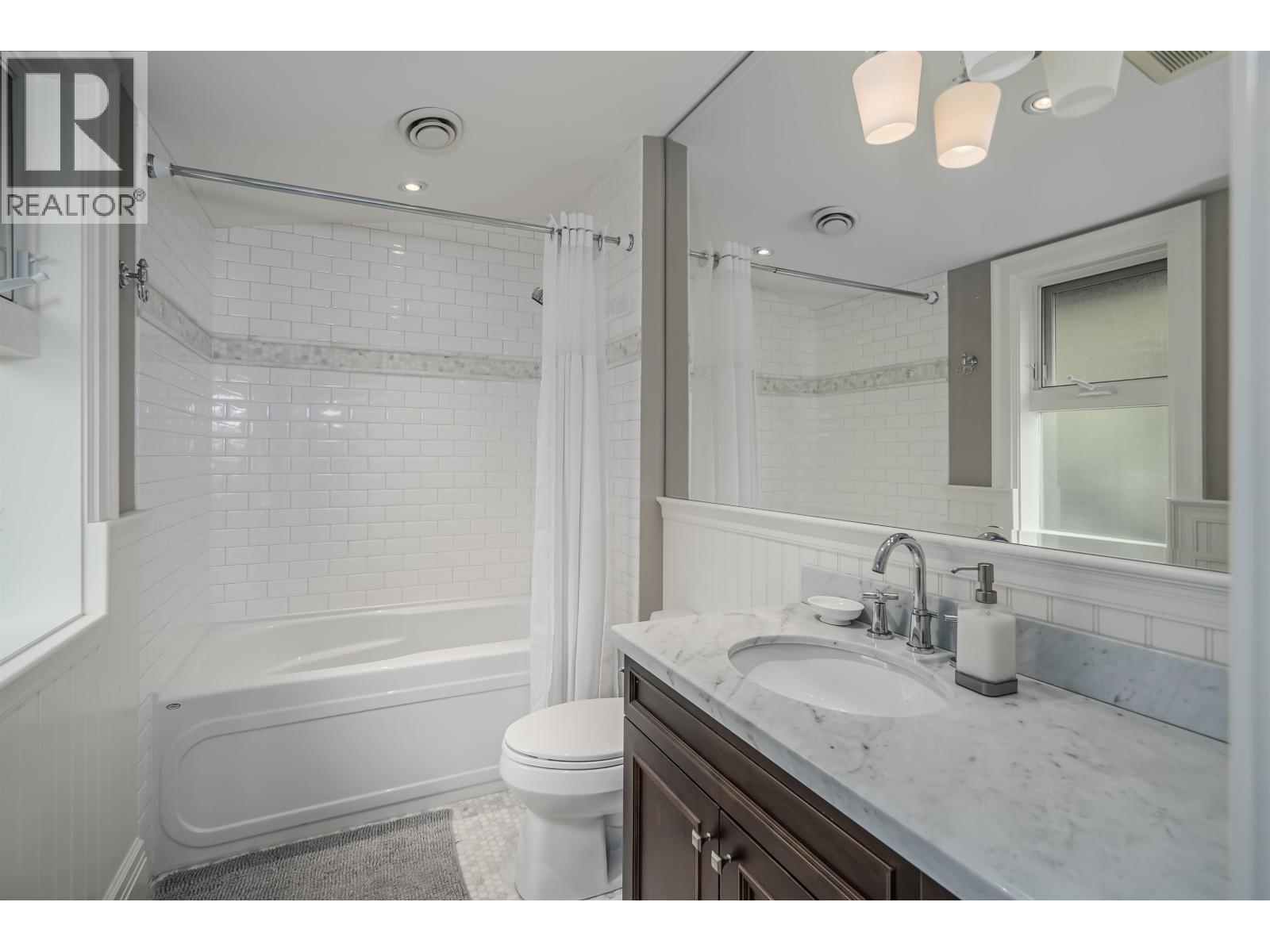 2638 QUEENS AVENUE, West Vancouver