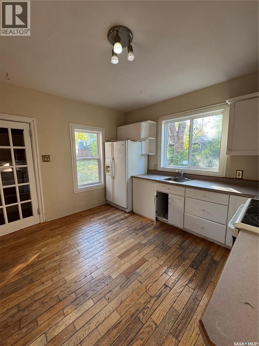 469 19th STREET E - Photo 3 of 6, Prince Albert, Saskatchewan