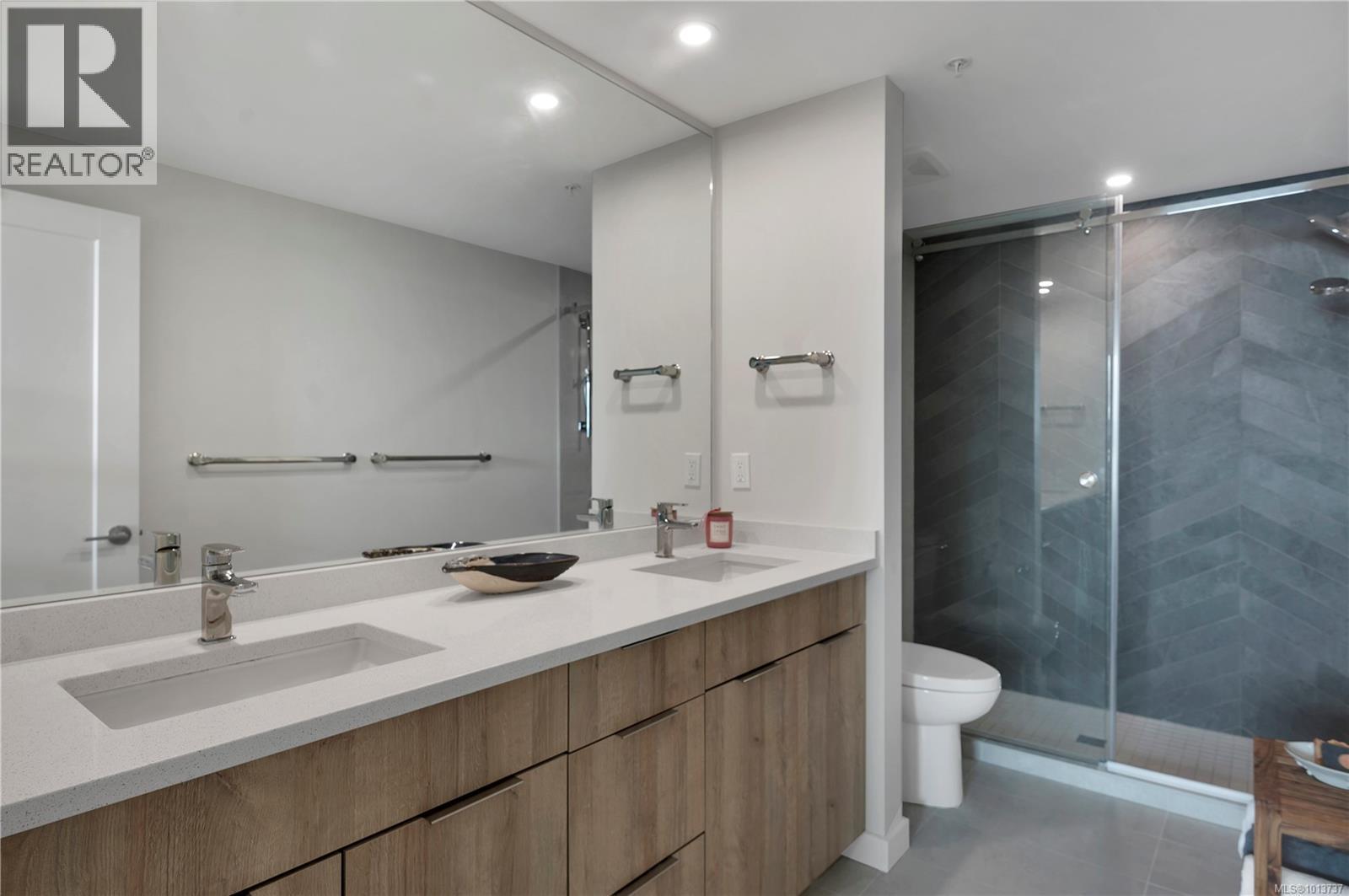 404 536 Island Hwy S, Campbell River