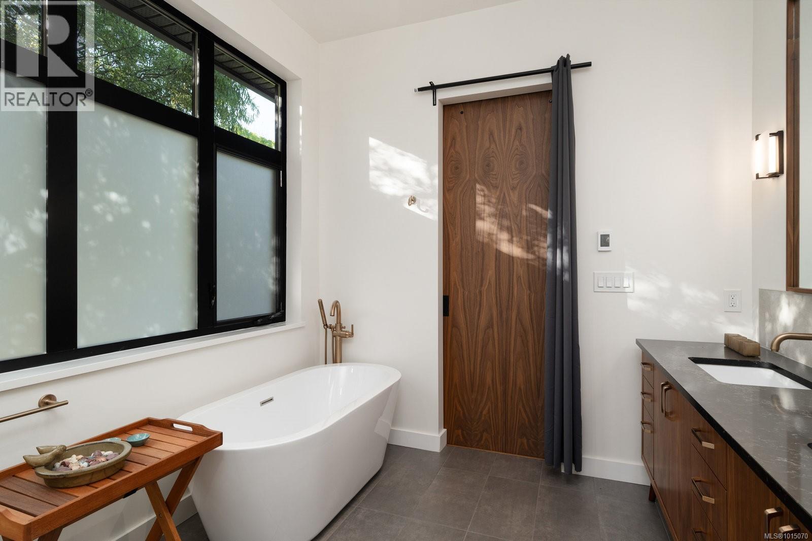 838 Birch Rd, North Saanich