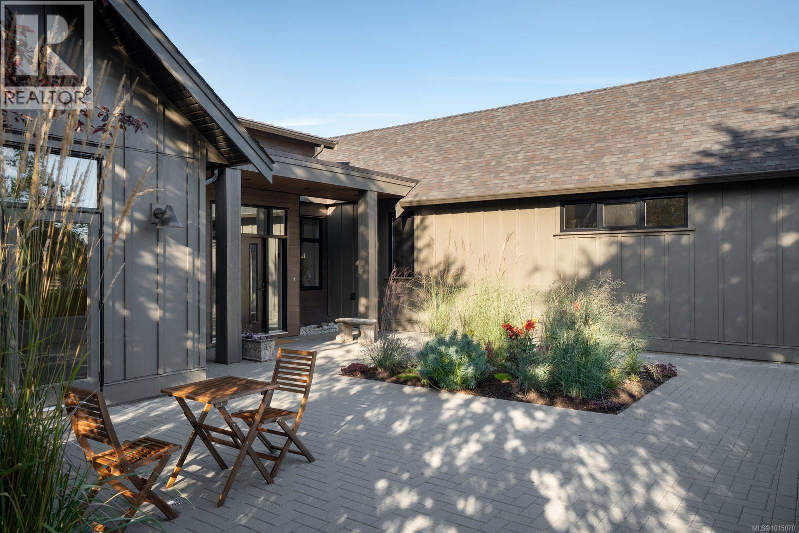 838 Birch Rd, North Saanich