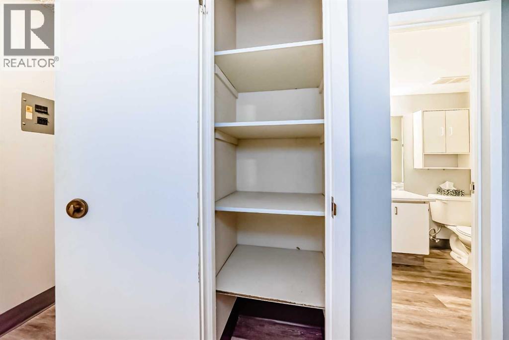 Single Family House for Sale in    Street NW Varsity Calgary 