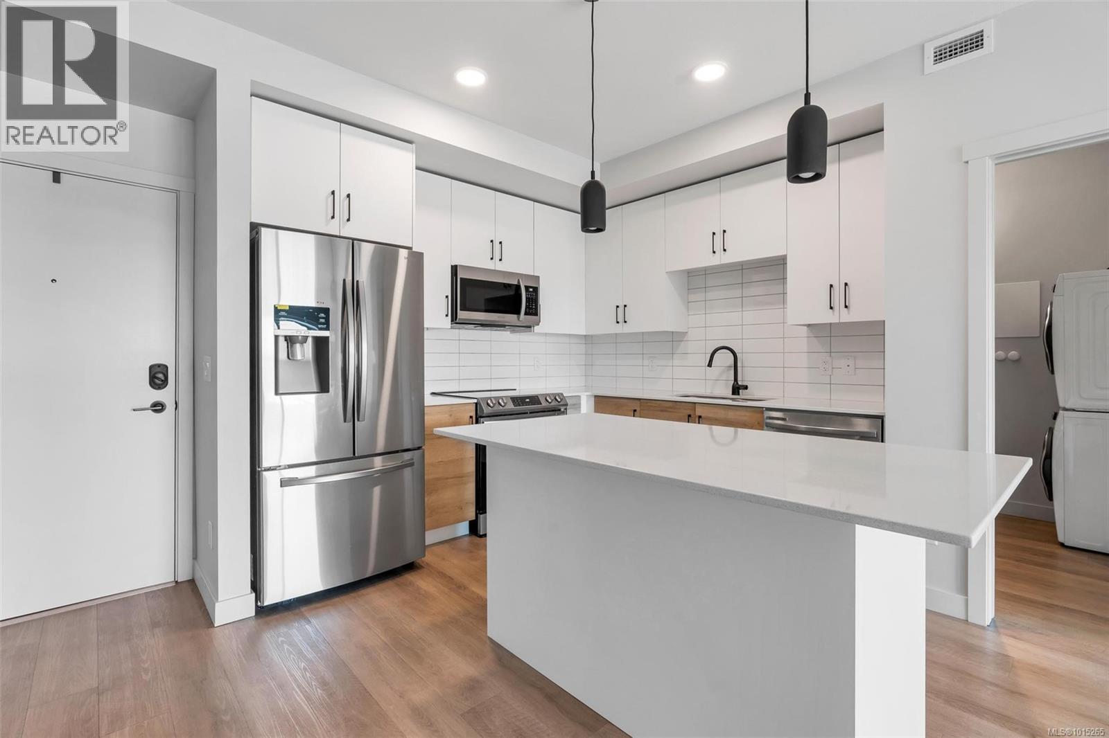 612 2465 Gateway Road, Langford