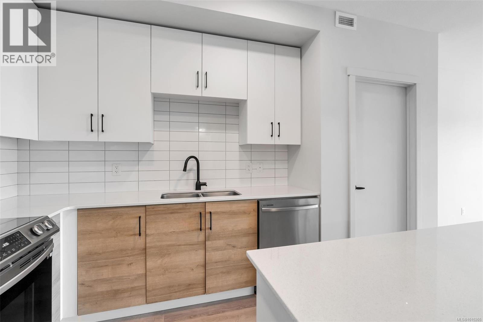612 2465 Gateway Road, Langford