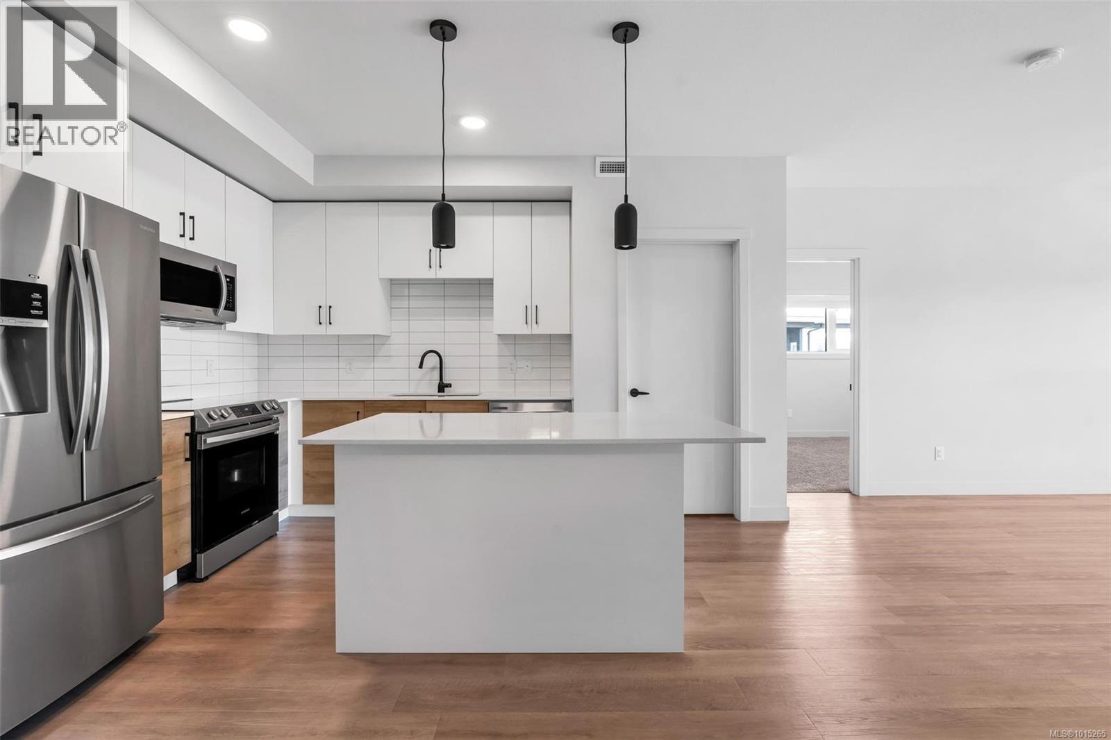 612 2465 Gateway Road, Langford