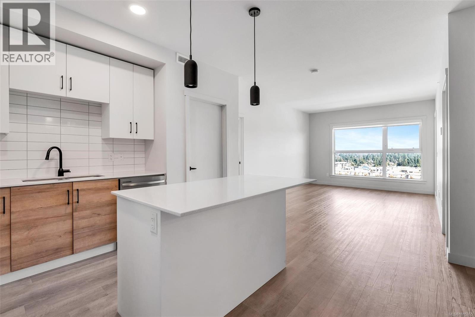 612 2465 Gateway Road, Langford