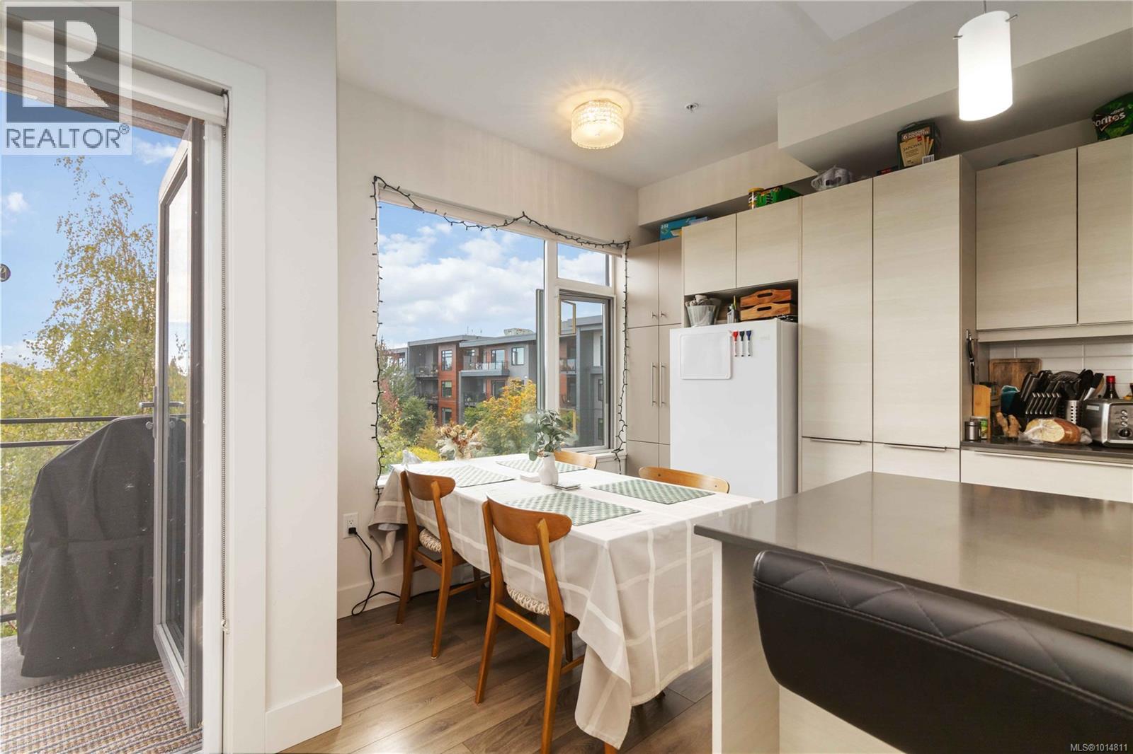 309 3815 Rowland Ave, Saanich