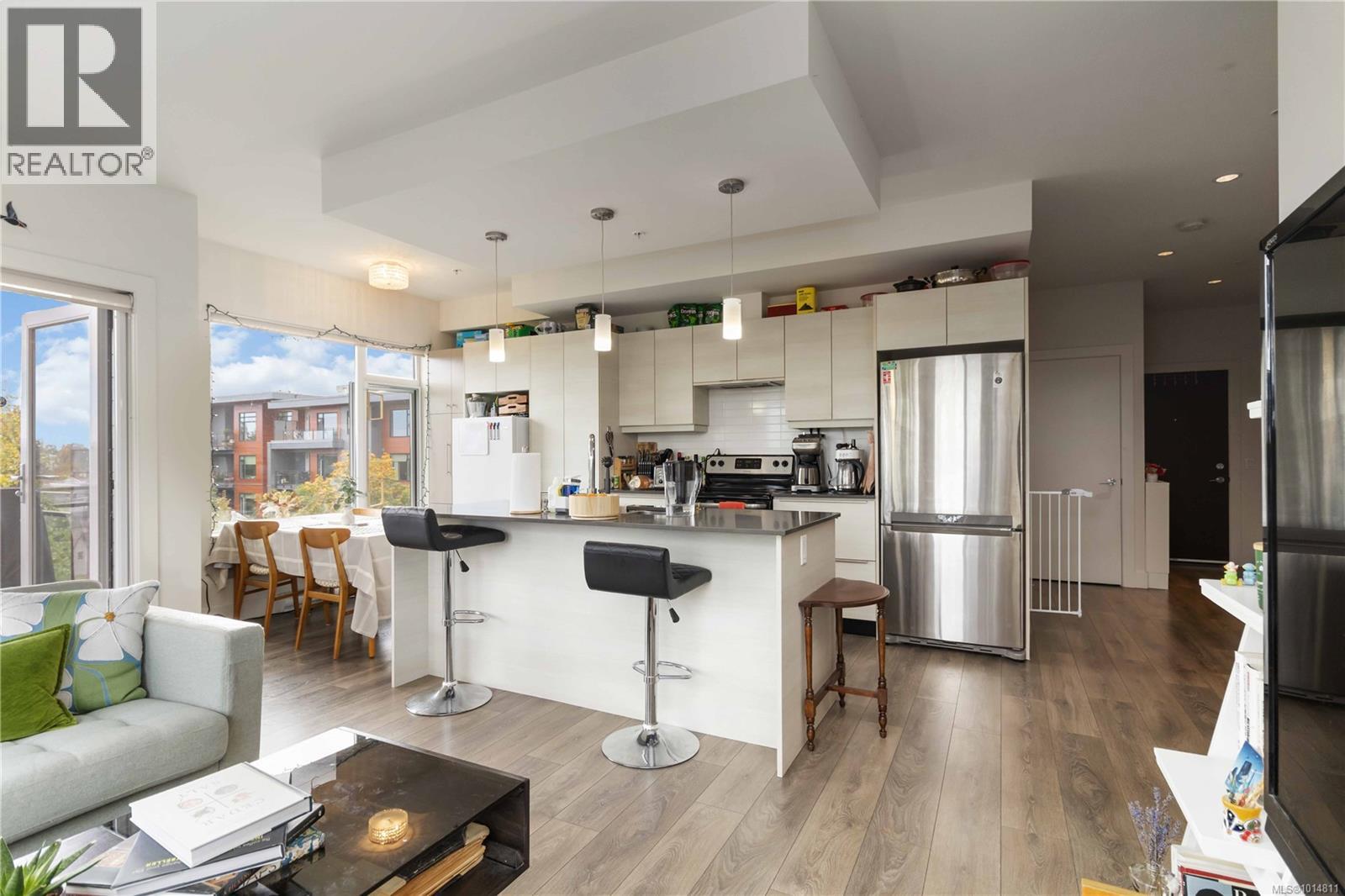 309 3815 Rowland Ave, Saanich