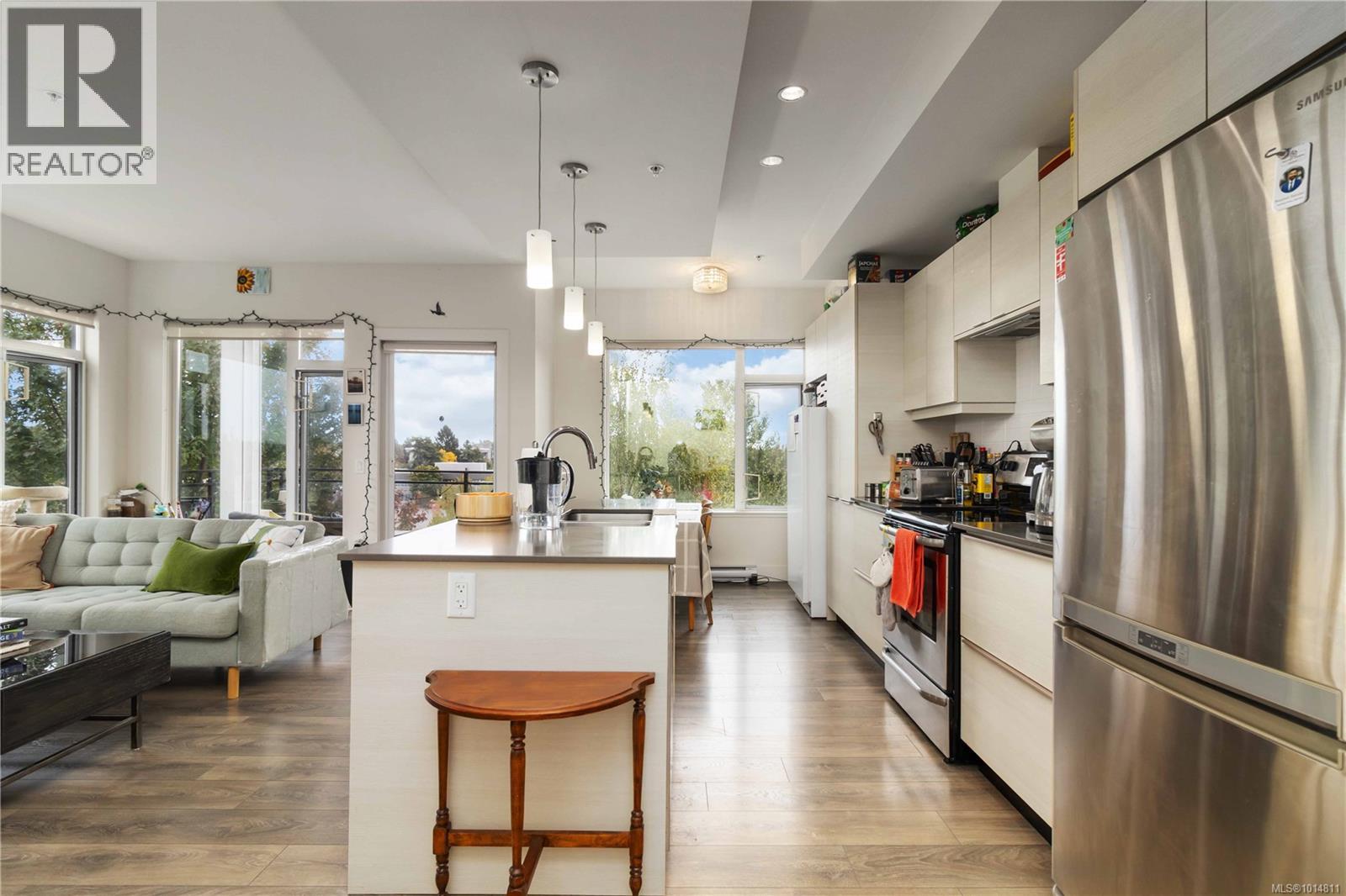 309 3815 Rowland Ave, Saanich