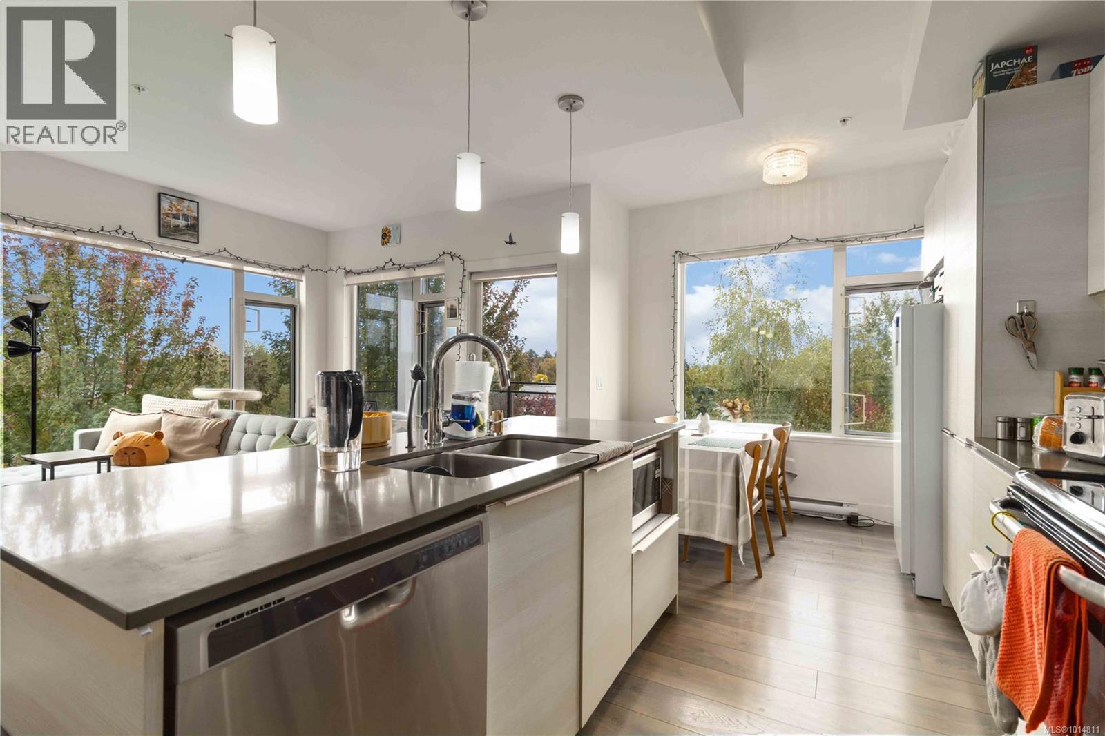 309 3815 Rowland Ave, Saanich