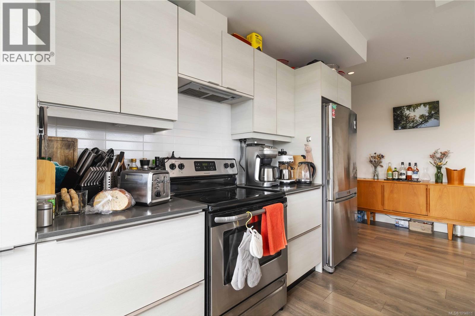 309 3815 Rowland Ave, Saanich