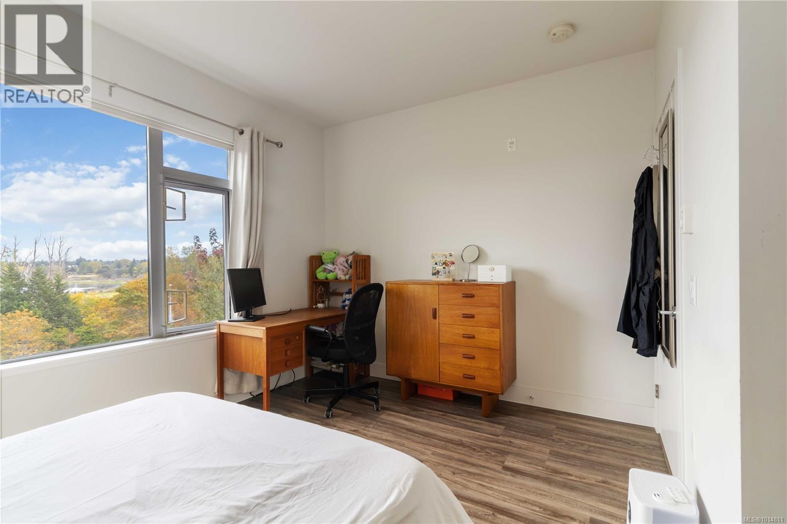 309 3815 Rowland Ave, Saanich
